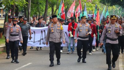 Kapolres Turun Langsung, Kawal Aksi Penyampaian Aspirasi dan Audiensi Gabungan Elemen Mahasiswa Pekalongan