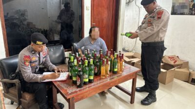 Beberapa Warung di Wilayah Sragi Kena Razia, Ratusan Botol Miras Diamankan Polisi