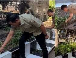 Aksi Nyata Bupati Kembang Hartawan: Turun Tangan Bersihkan Taman di SMPN 5 Melaya